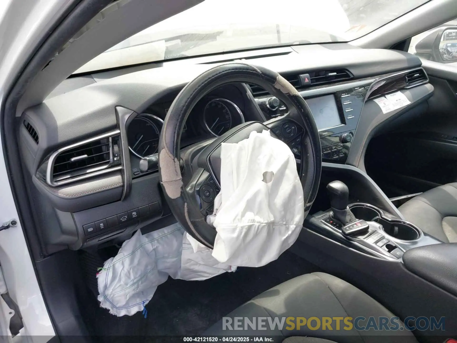 21 Photograph of a damaged car 4T1C31AK1LU538063 TOYOTA CAMRY 2020