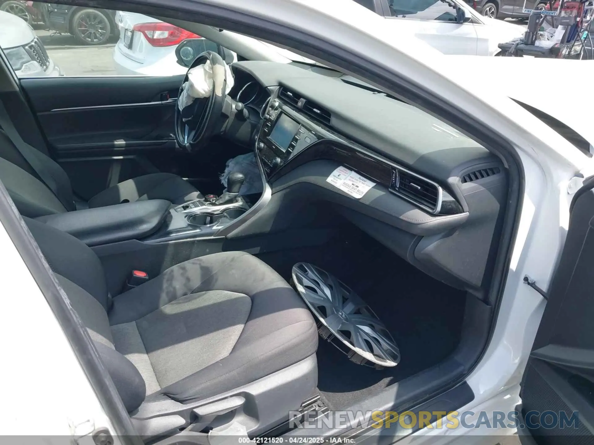 5 Photograph of a damaged car 4T1C31AK1LU538063 TOYOTA CAMRY 2020