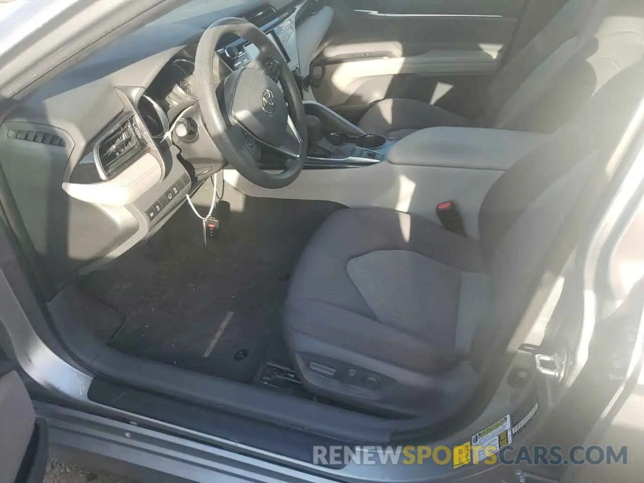 7 Photograph of a damaged car 4T1C31AK1LU540248 TOYOTA CAMRY 2020