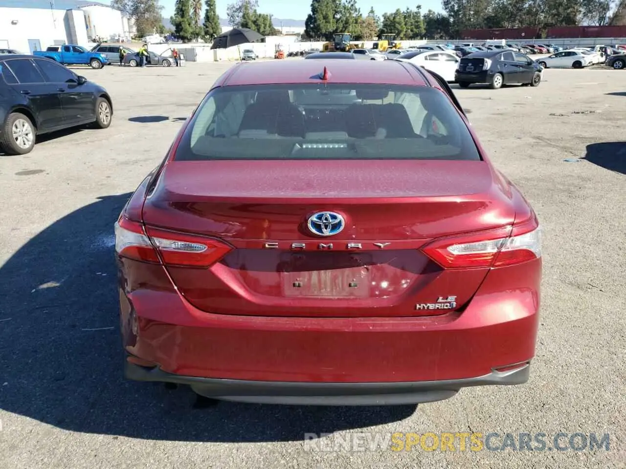 6 Photograph of a damaged car 4T1C31AK2LU526780 TOYOTA CAMRY 2020