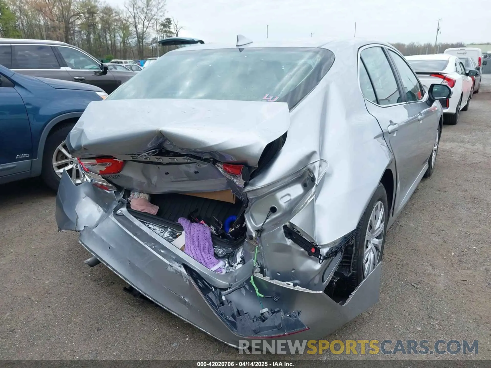 6 Photograph of a damaged car 4T1C31AK2LU530862 TOYOTA CAMRY 2020