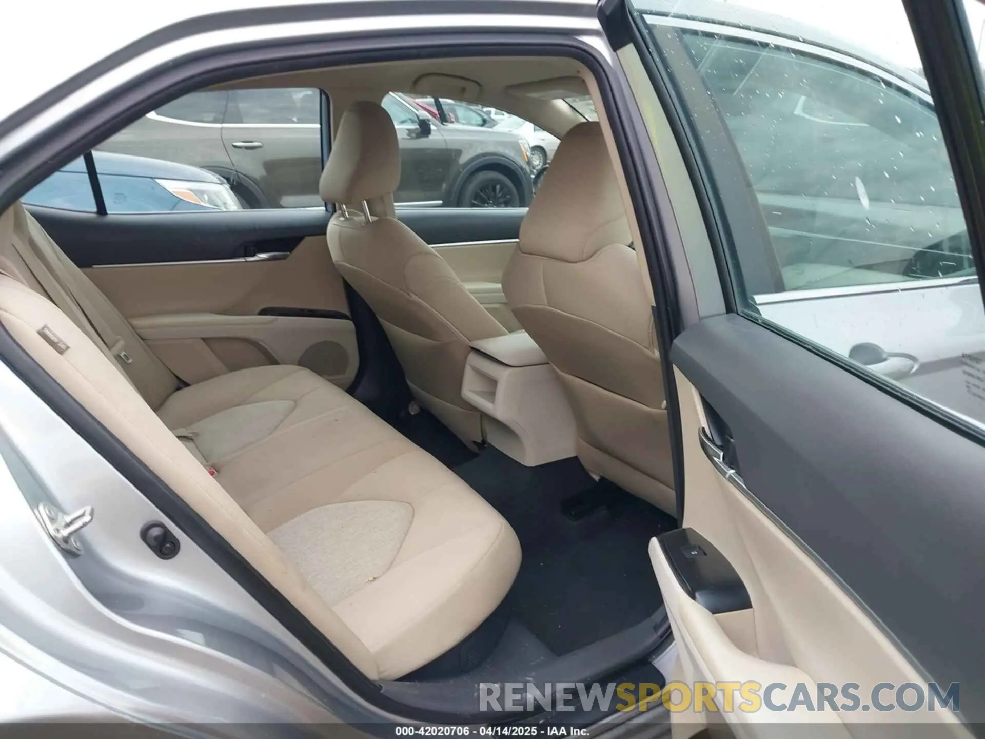 8 Photograph of a damaged car 4T1C31AK2LU530862 TOYOTA CAMRY 2020