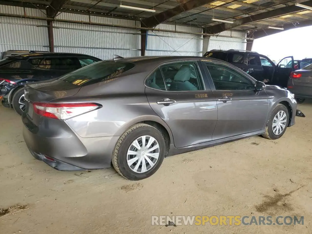 3 Photograph of a damaged car 4T1C31AK2LU531347 TOYOTA CAMRY 2020