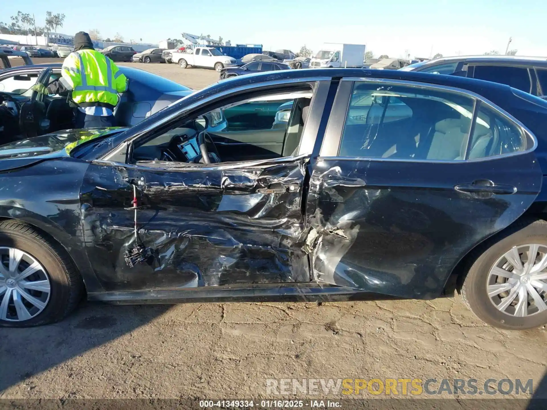 15 Photograph of a damaged car 4T1C31AK2LU536841 TOYOTA CAMRY 2020