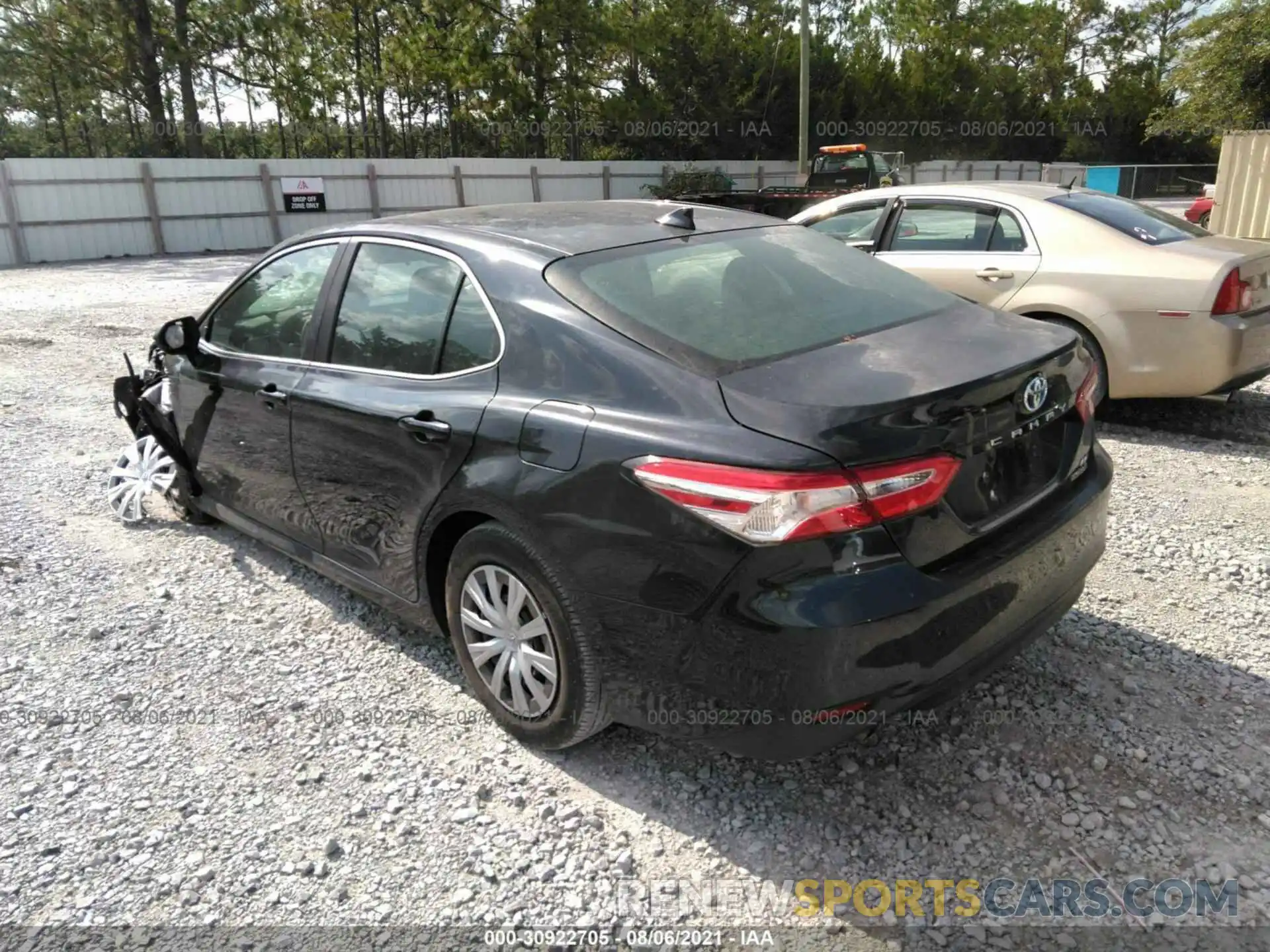 3 Photograph of a damaged car 4T1C31AK2LU542381 TOYOTA CAMRY 2020