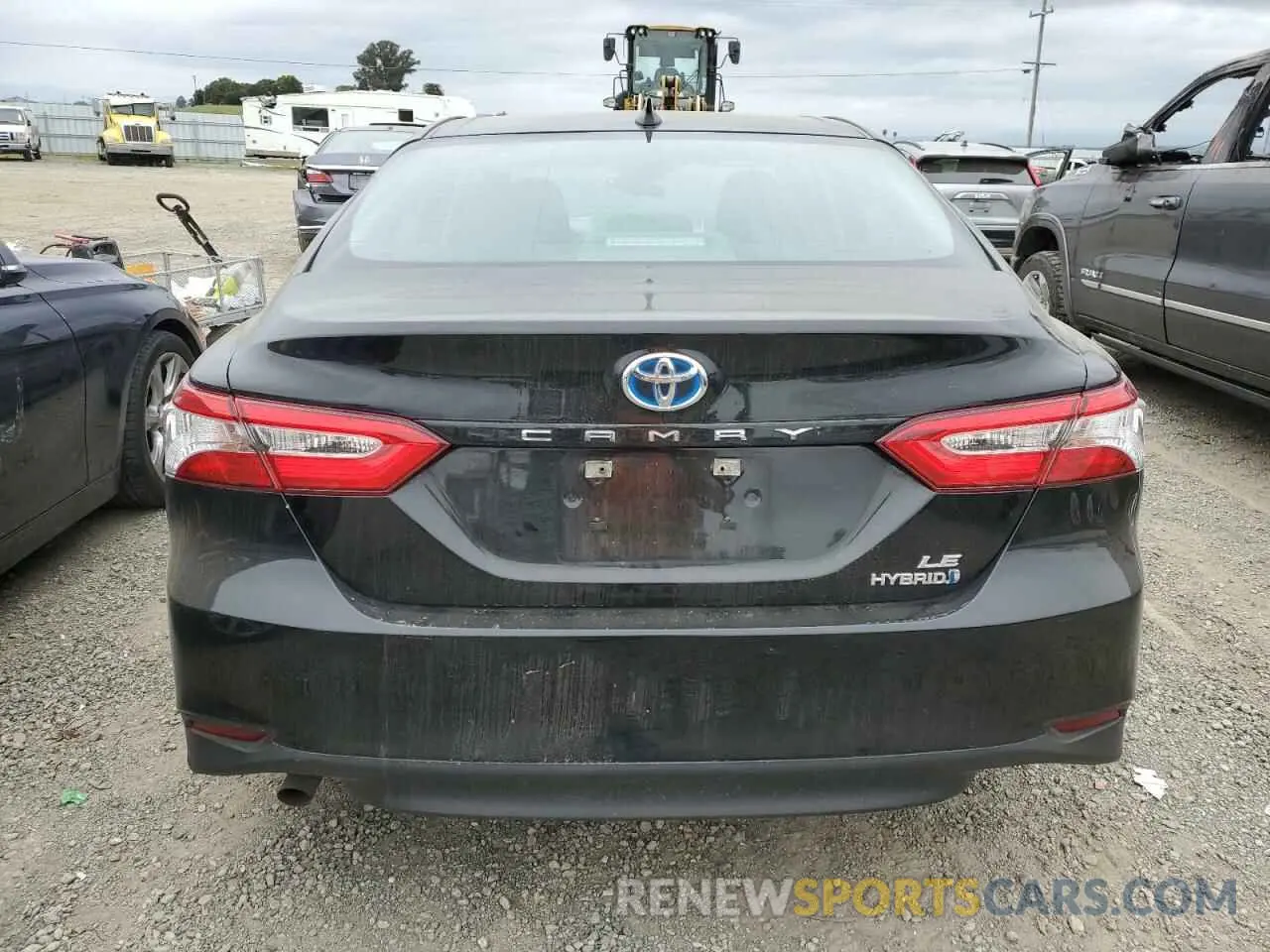 6 Photograph of a damaged car 4T1C31AK3LU018060 TOYOTA CAMRY 2020