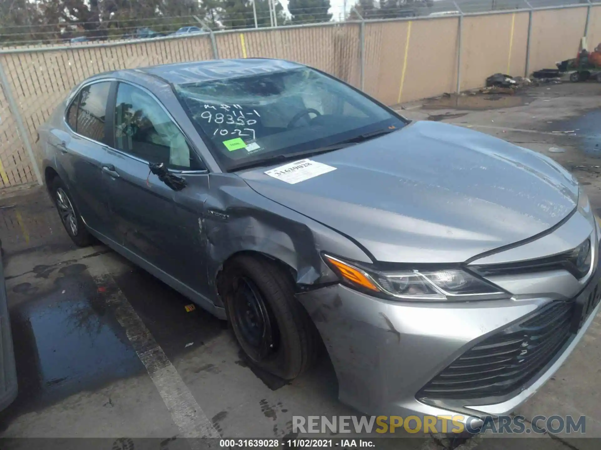 6 Photograph of a damaged car 4T1C31AK3LU527923 TOYOTA CAMRY 2020