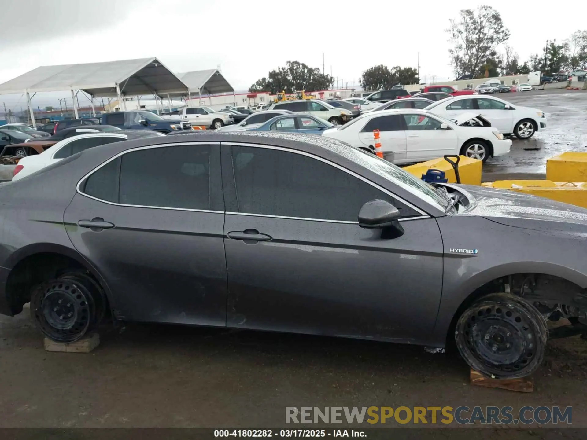 14 Photograph of a damaged car 4T1C31AK4LU013840 TOYOTA CAMRY 2020