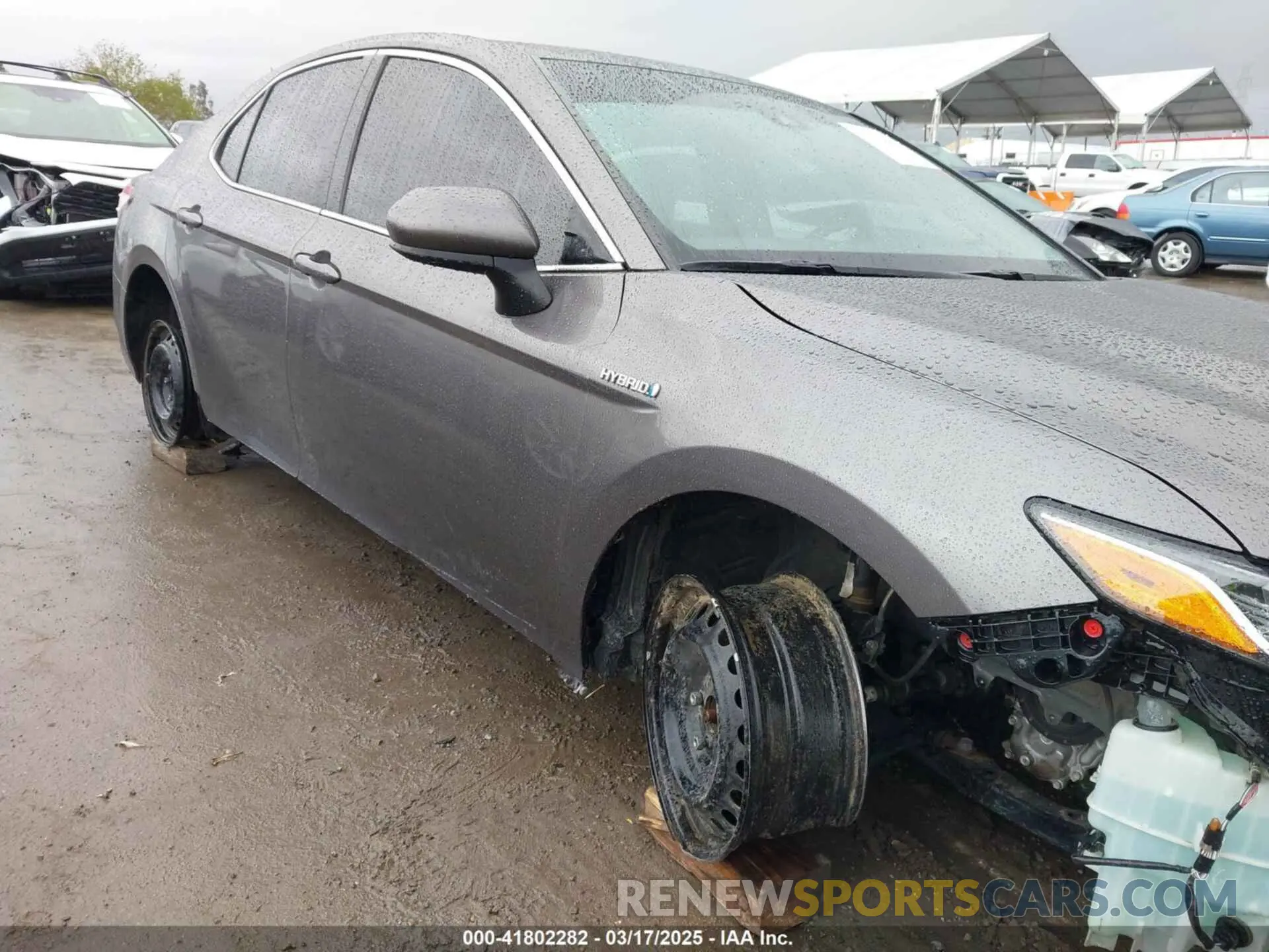 18 Photograph of a damaged car 4T1C31AK4LU013840 TOYOTA CAMRY 2020