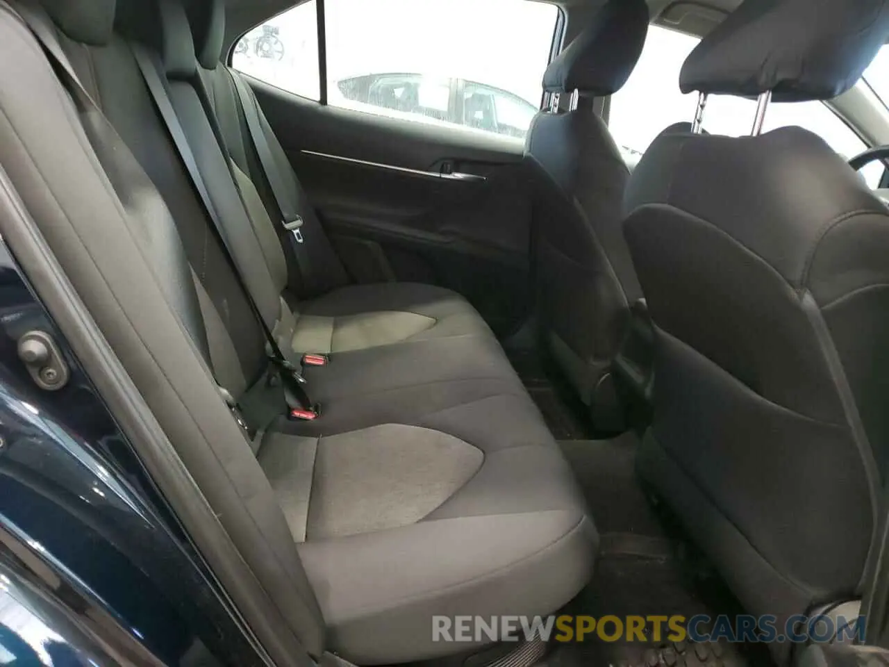 10 Photograph of a damaged car 4T1C31AK4LU523525 TOYOTA CAMRY 2020
