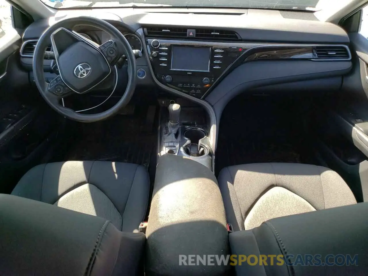8 Photograph of a damaged car 4T1C31AK4LU523525 TOYOTA CAMRY 2020