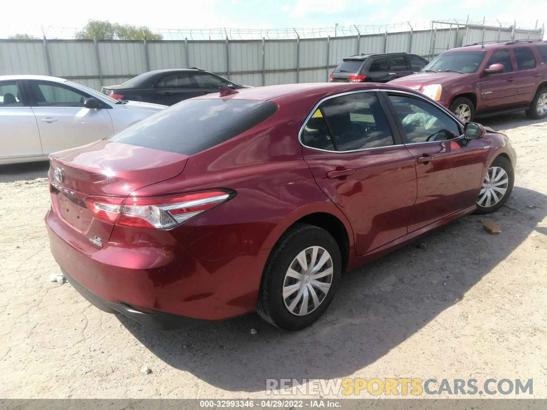 4 Photograph of a damaged car 4T1C31AK4LU527171 TOYOTA CAMRY 2020