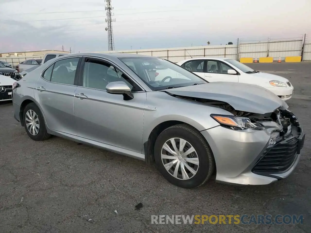 4 Photograph of a damaged car 4T1C31AK5LU019596 TOYOTA CAMRY 2020