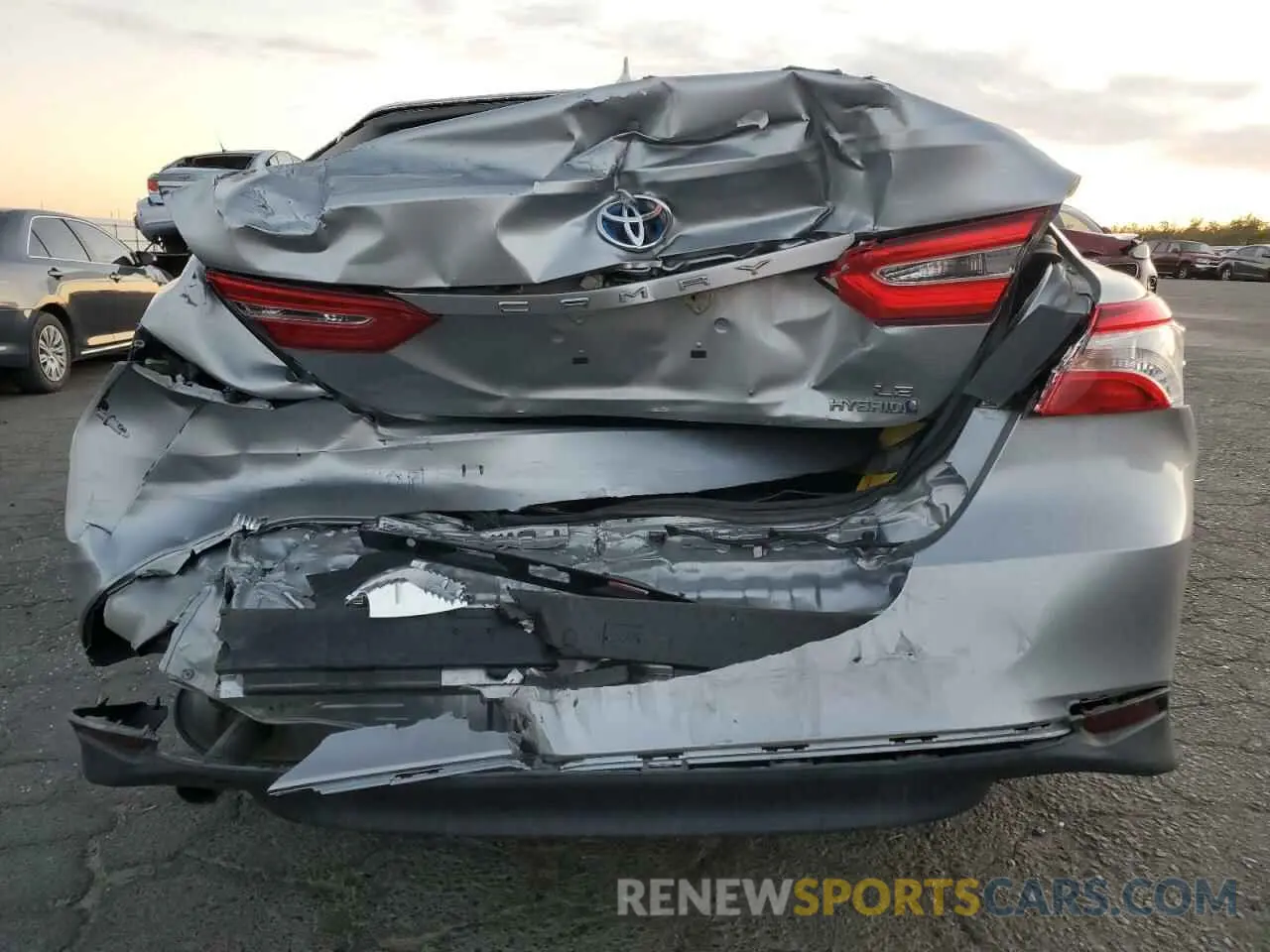 6 Photograph of a damaged car 4T1C31AK5LU019596 TOYOTA CAMRY 2020