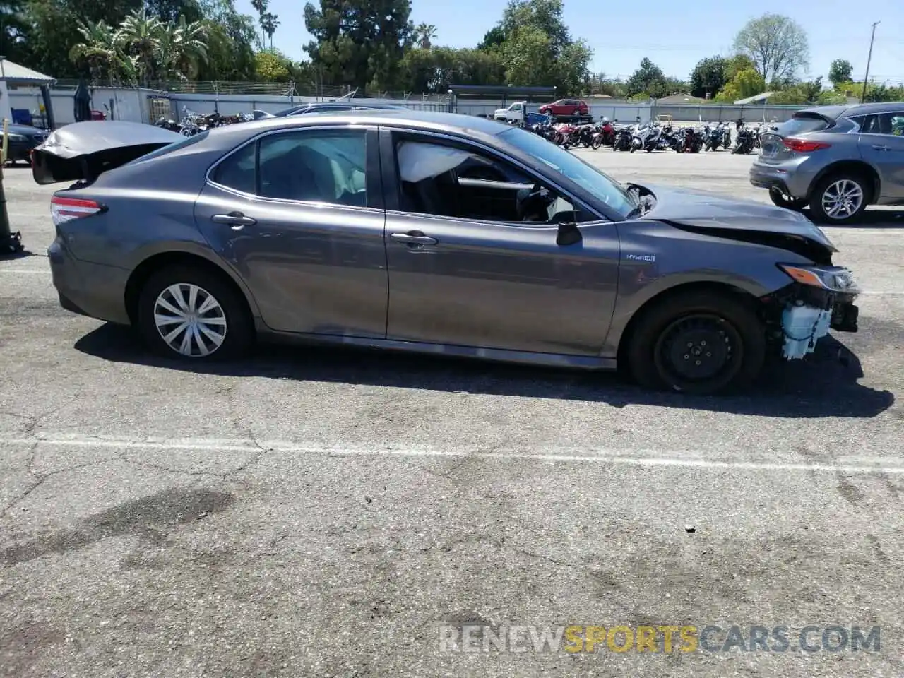 9 Photograph of a damaged car 4T1C31AK5LU519418 TOYOTA CAMRY 2020