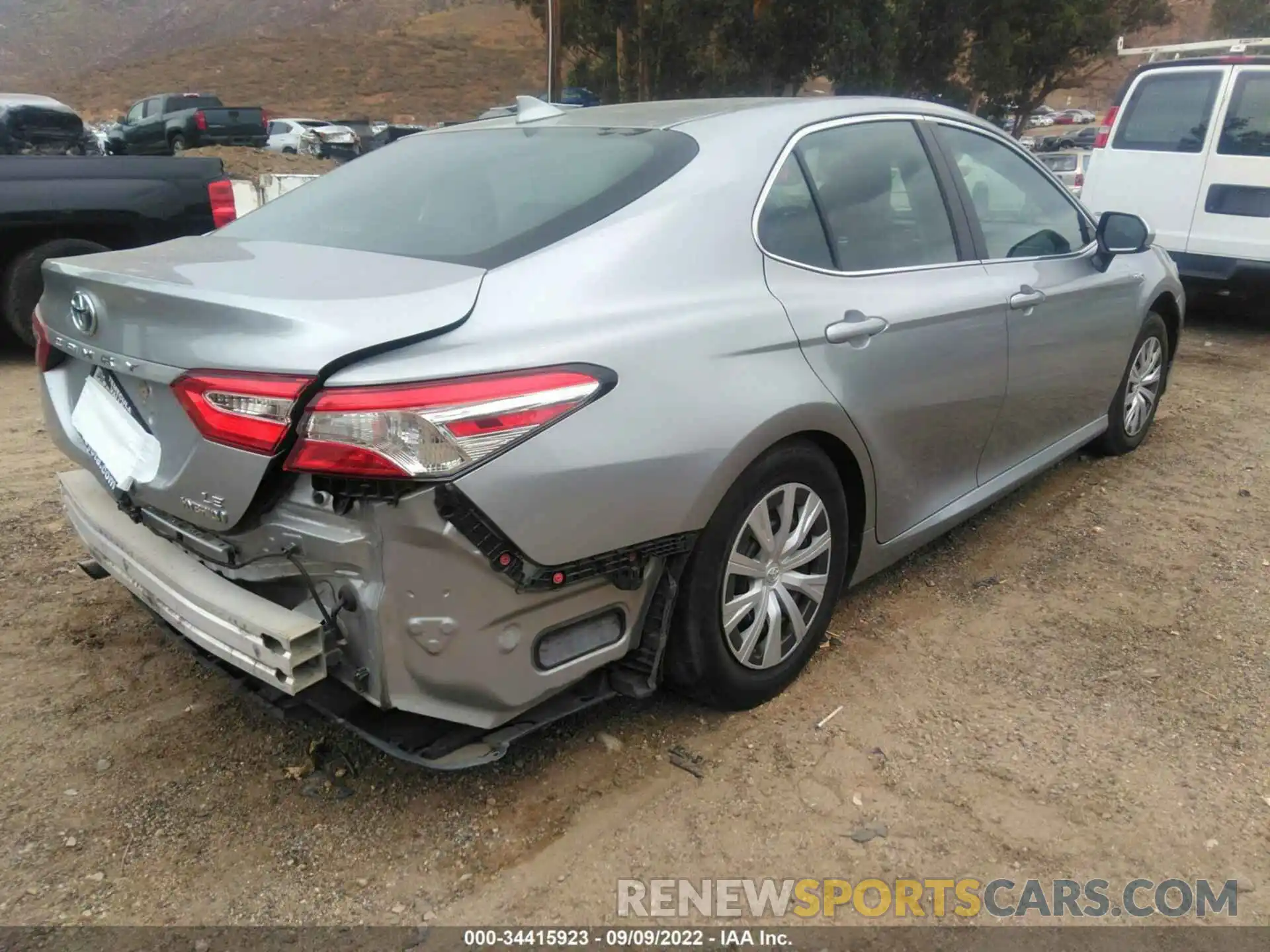 4 Photograph of a damaged car 4T1C31AK5LU523386 TOYOTA CAMRY 2020