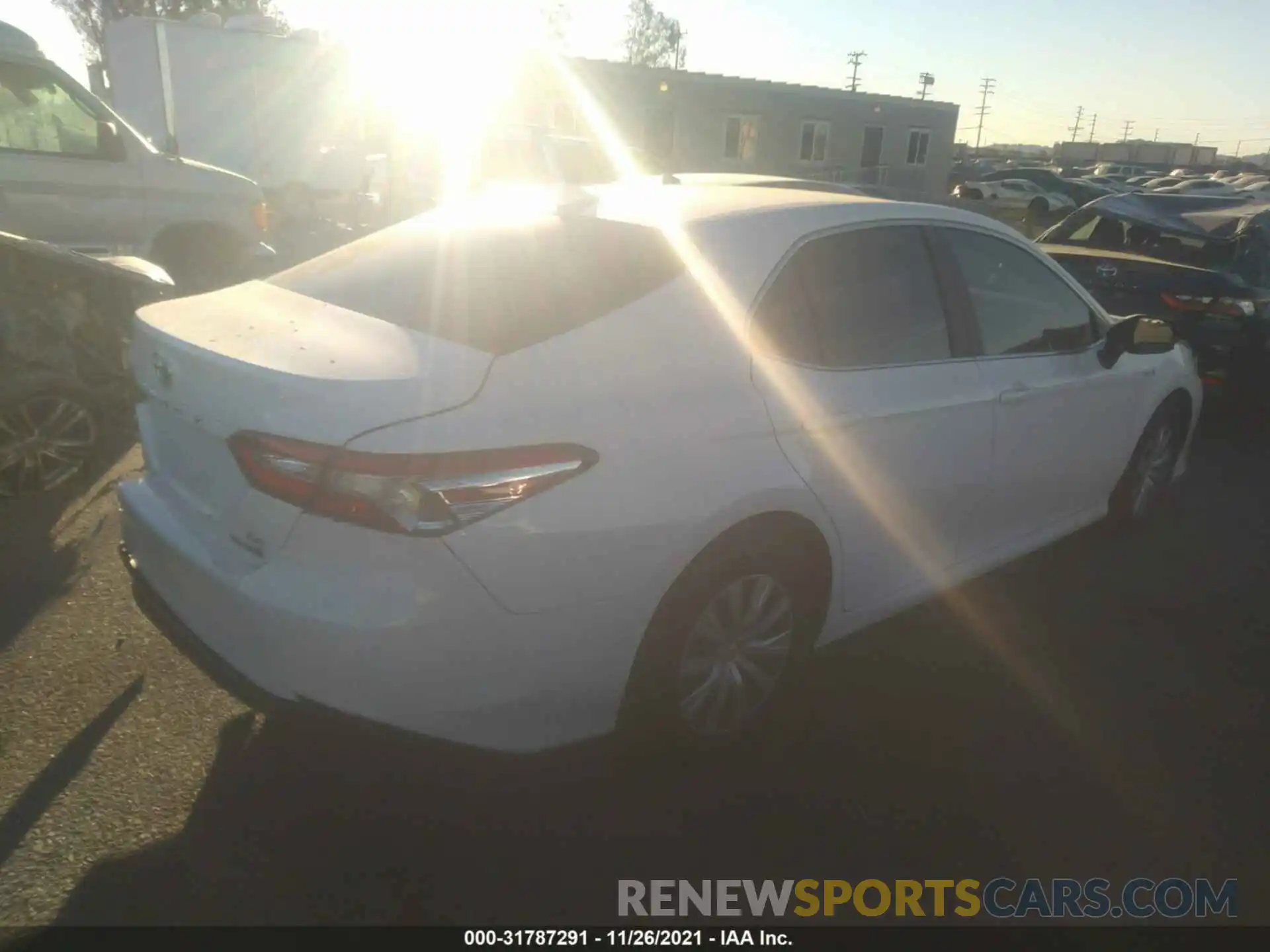 4 Photograph of a damaged car 4T1C31AK5LU527180 TOYOTA CAMRY 2020