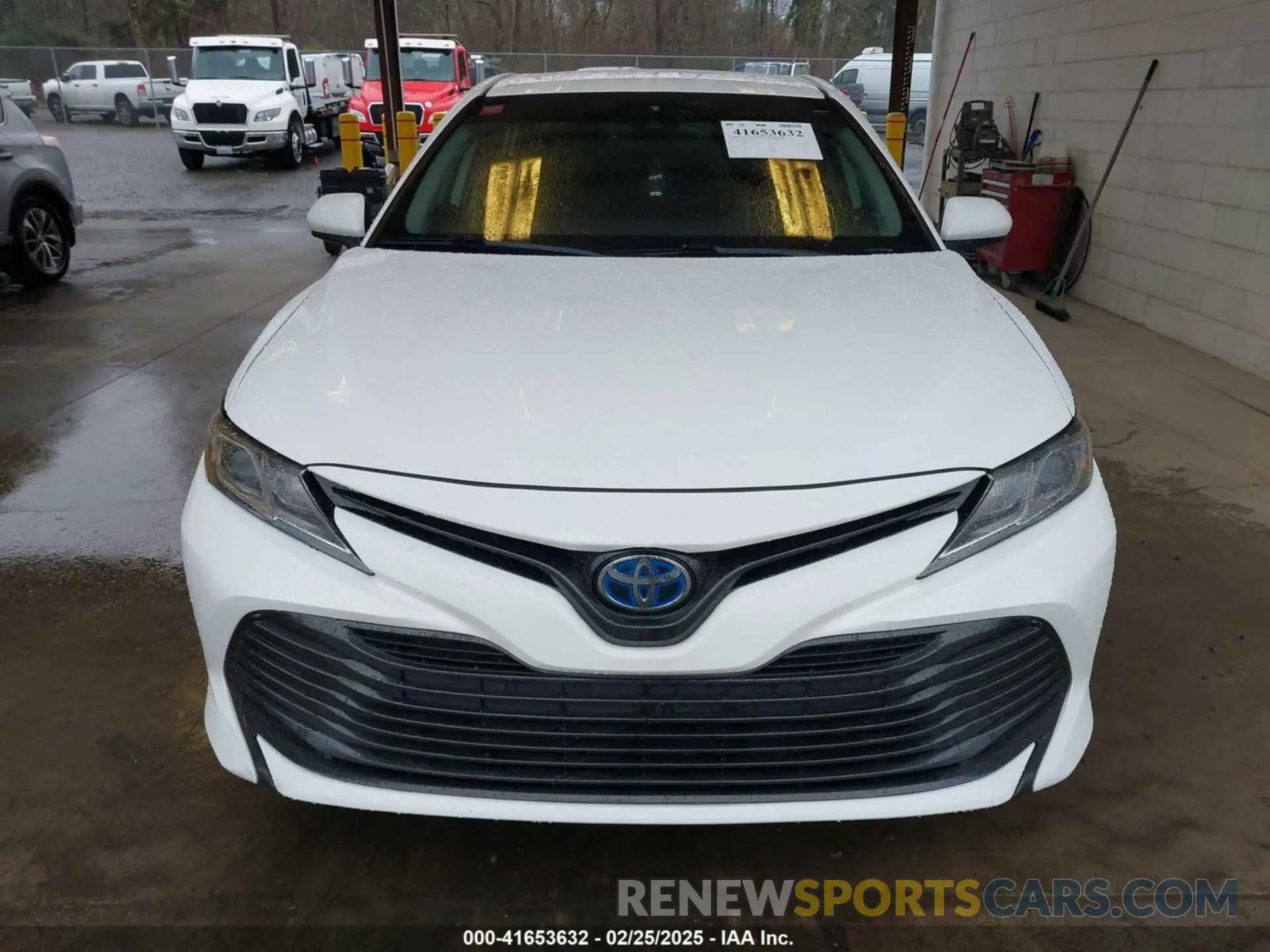 11 Photograph of a damaged car 4T1C31AK5LU528748 TOYOTA CAMRY 2020