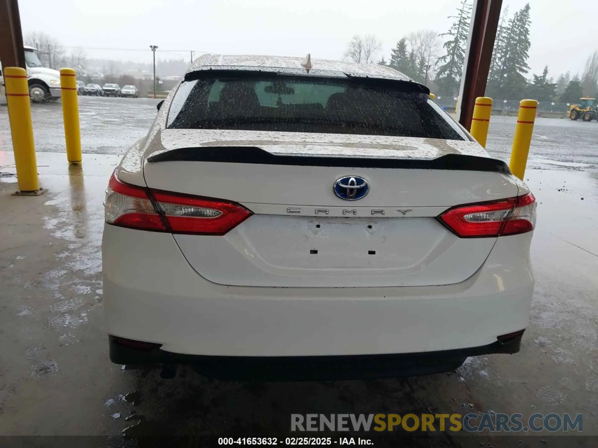 15 Photograph of a damaged car 4T1C31AK5LU528748 TOYOTA CAMRY 2020
