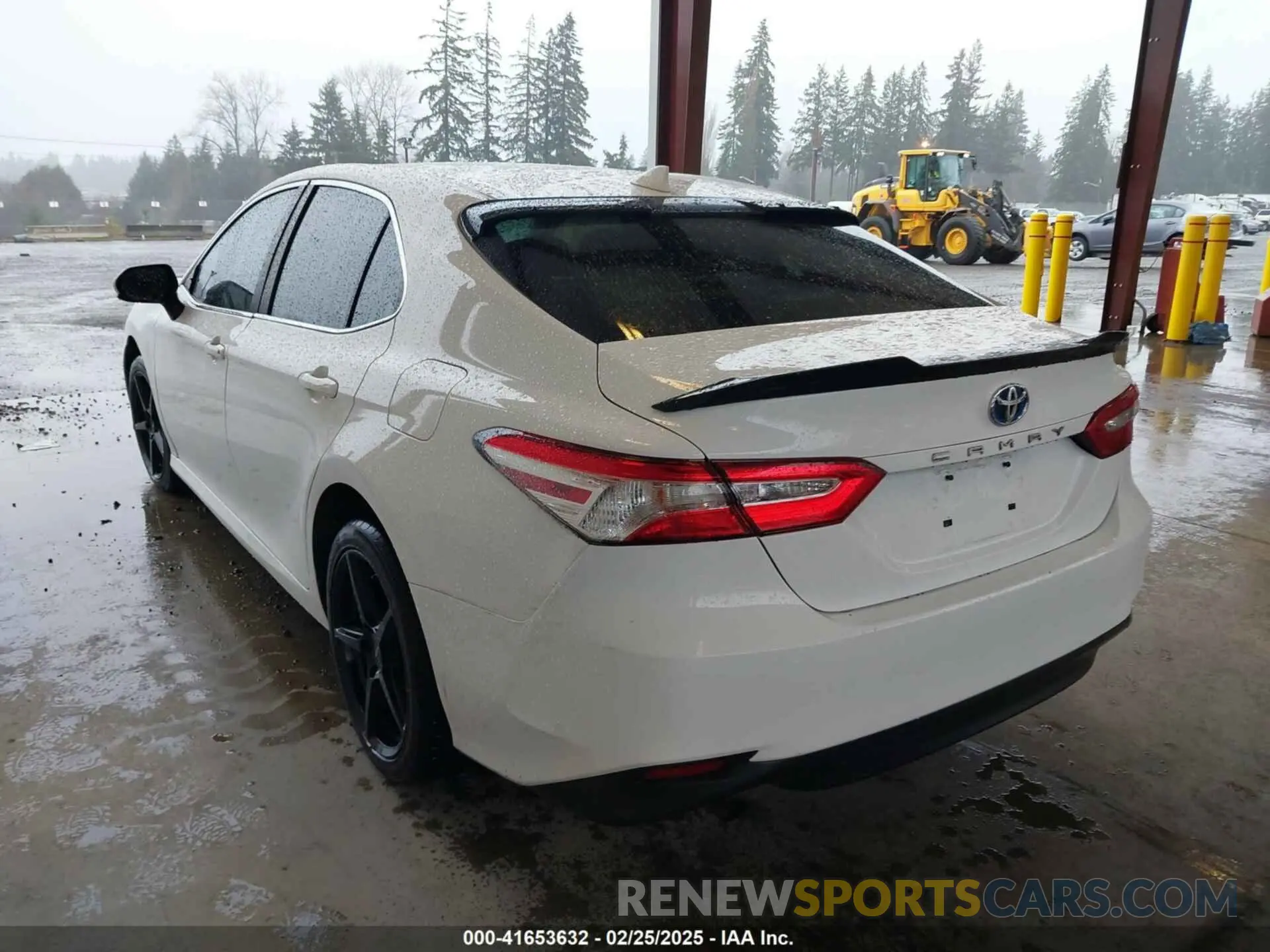 3 Photograph of a damaged car 4T1C31AK5LU528748 TOYOTA CAMRY 2020