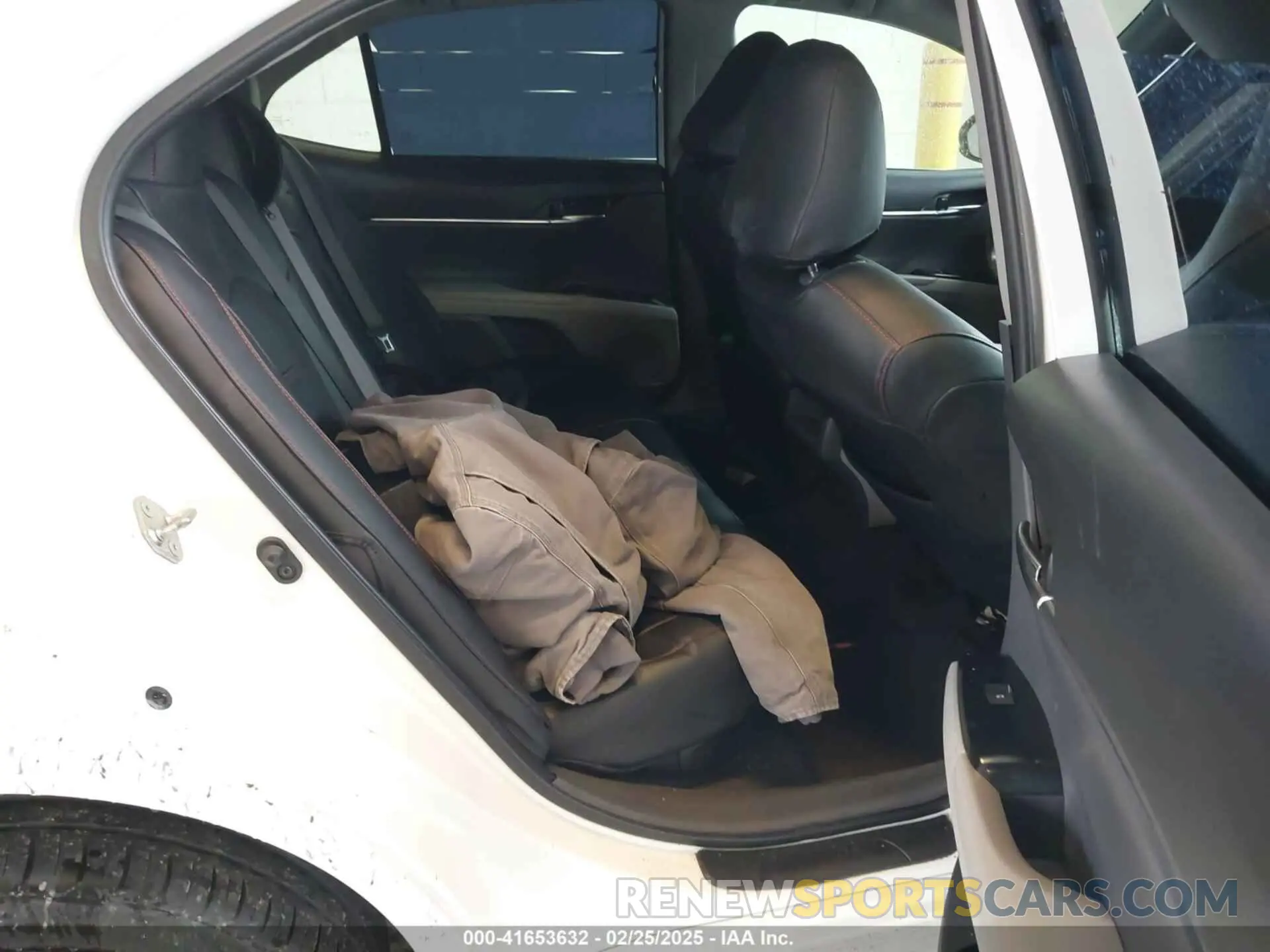 8 Photograph of a damaged car 4T1C31AK5LU528748 TOYOTA CAMRY 2020