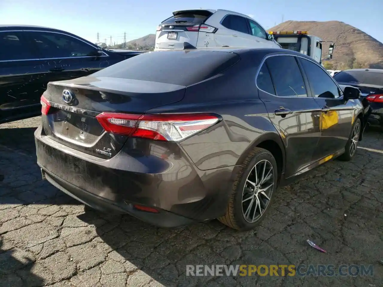 4 Photograph of a damaged car 4T1C31AK5LU530743 TOYOTA CAMRY 2020