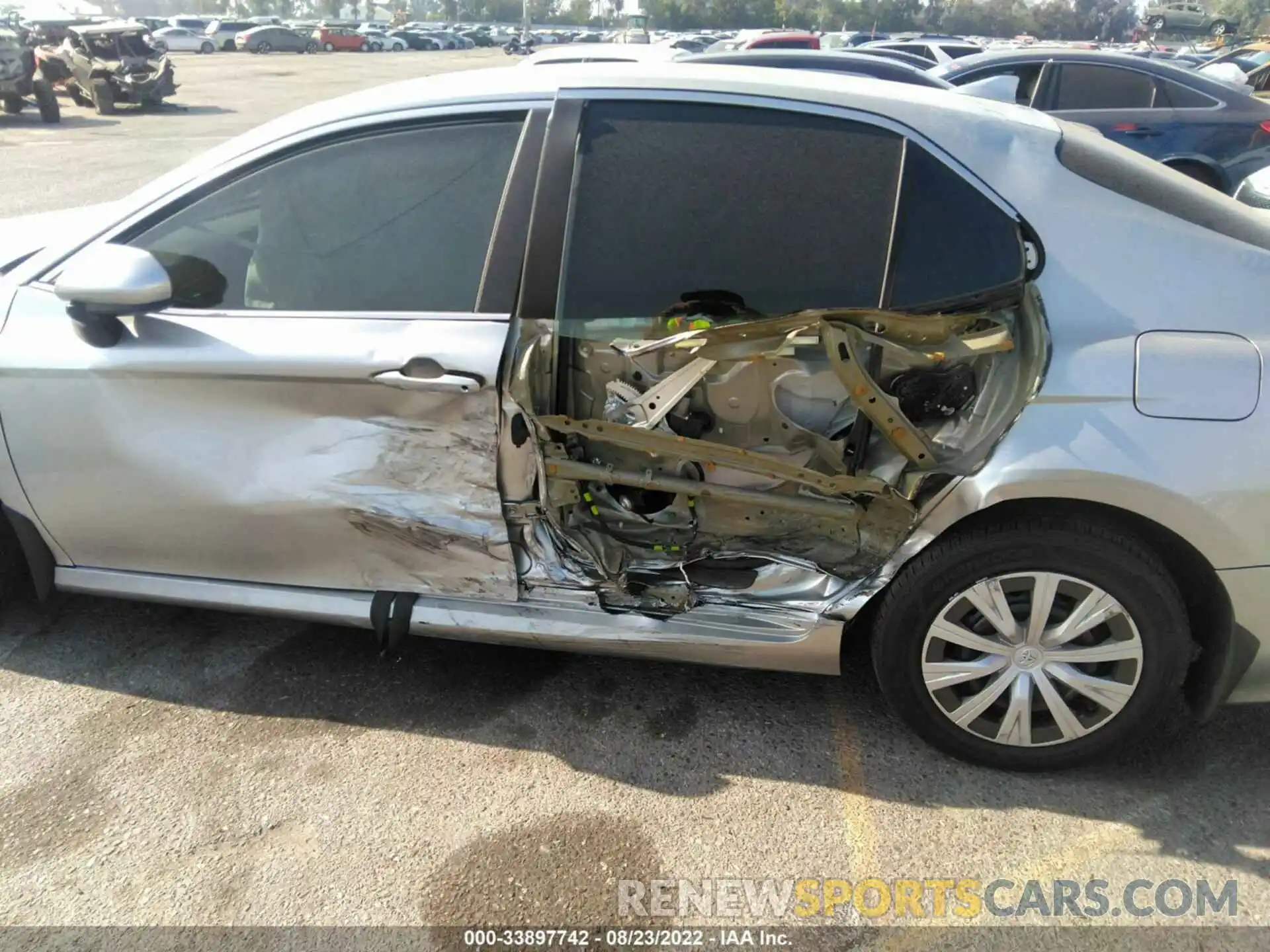 6 Photograph of a damaged car 4T1C31AK5LU539250 TOYOTA CAMRY 2020