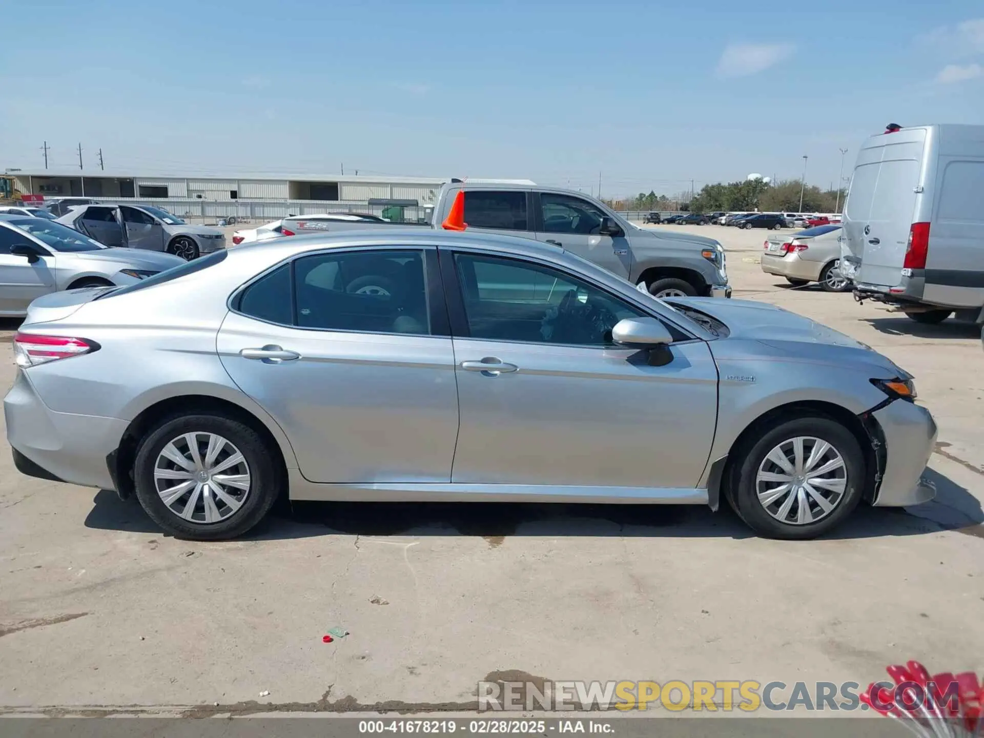 14 Photograph of a damaged car 4T1C31AK6LU539371 TOYOTA CAMRY 2020