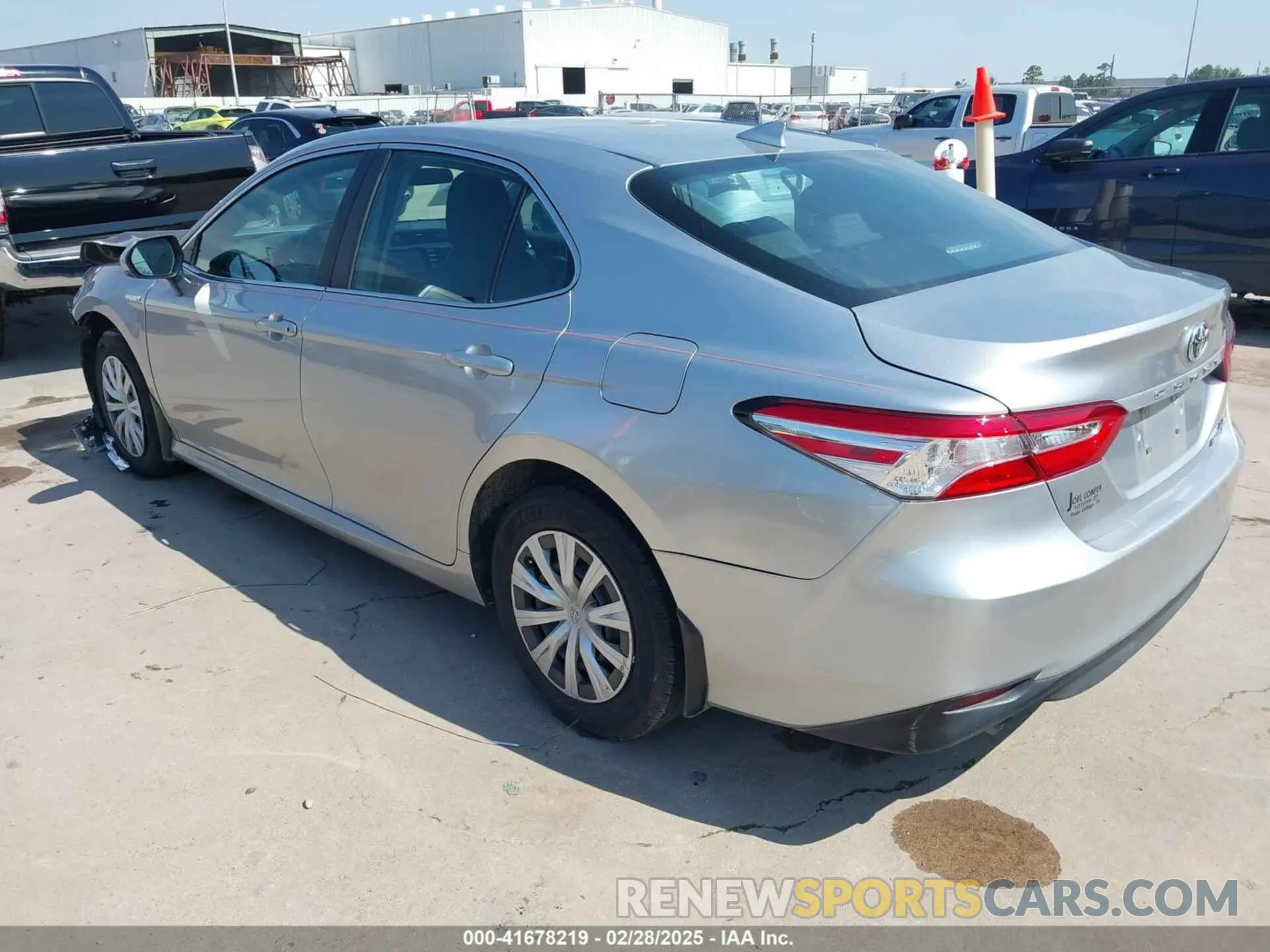 3 Photograph of a damaged car 4T1C31AK6LU539371 TOYOTA CAMRY 2020