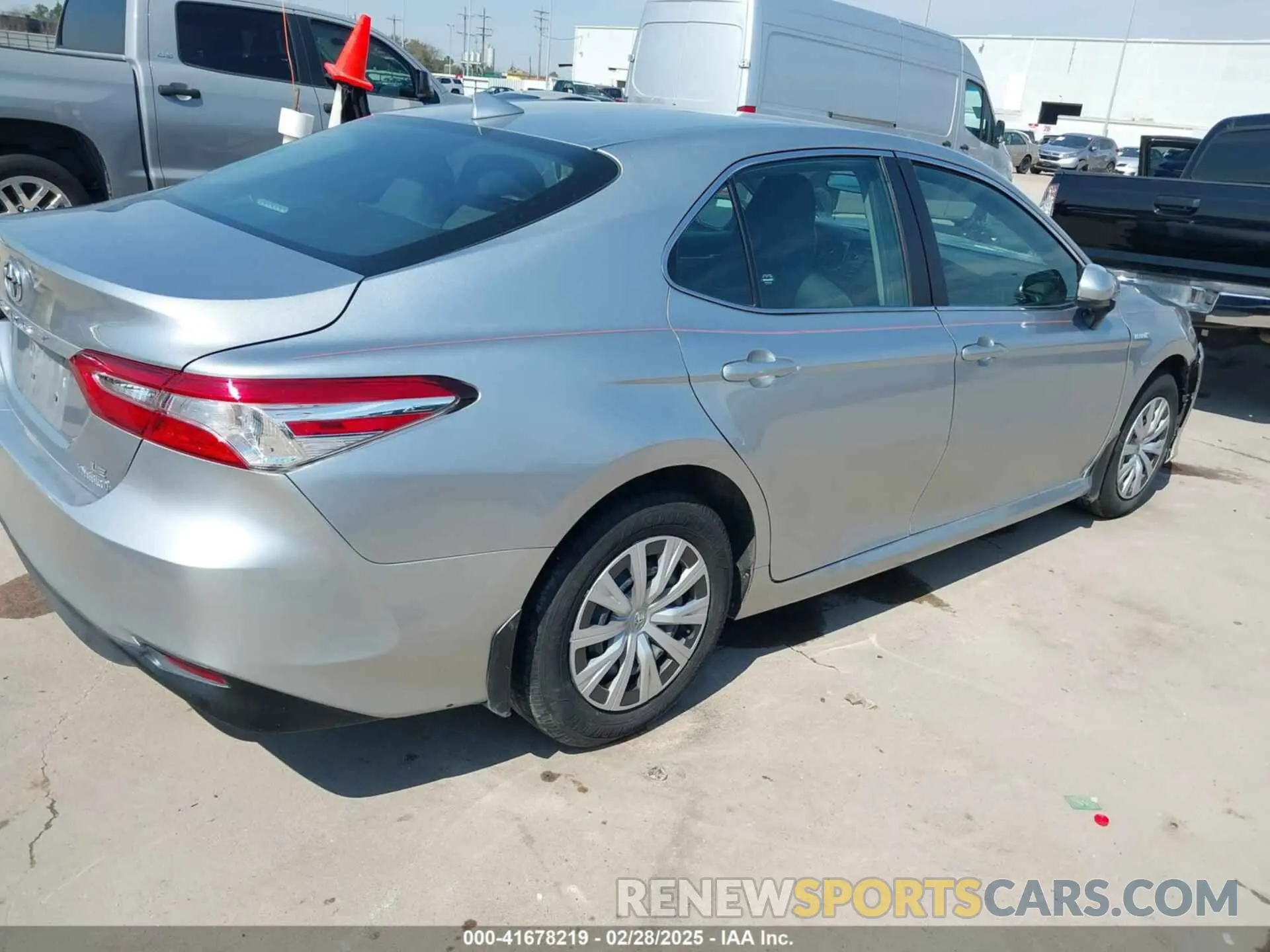 4 Photograph of a damaged car 4T1C31AK6LU539371 TOYOTA CAMRY 2020
