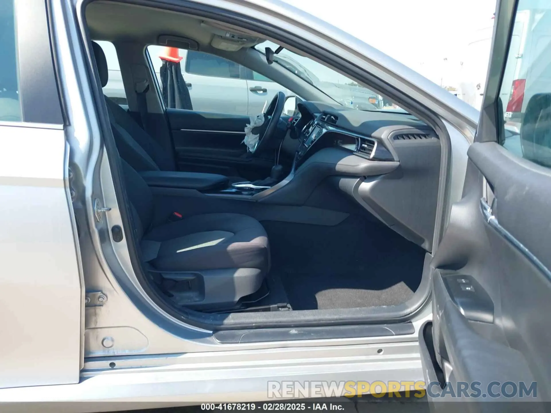 5 Photograph of a damaged car 4T1C31AK6LU539371 TOYOTA CAMRY 2020