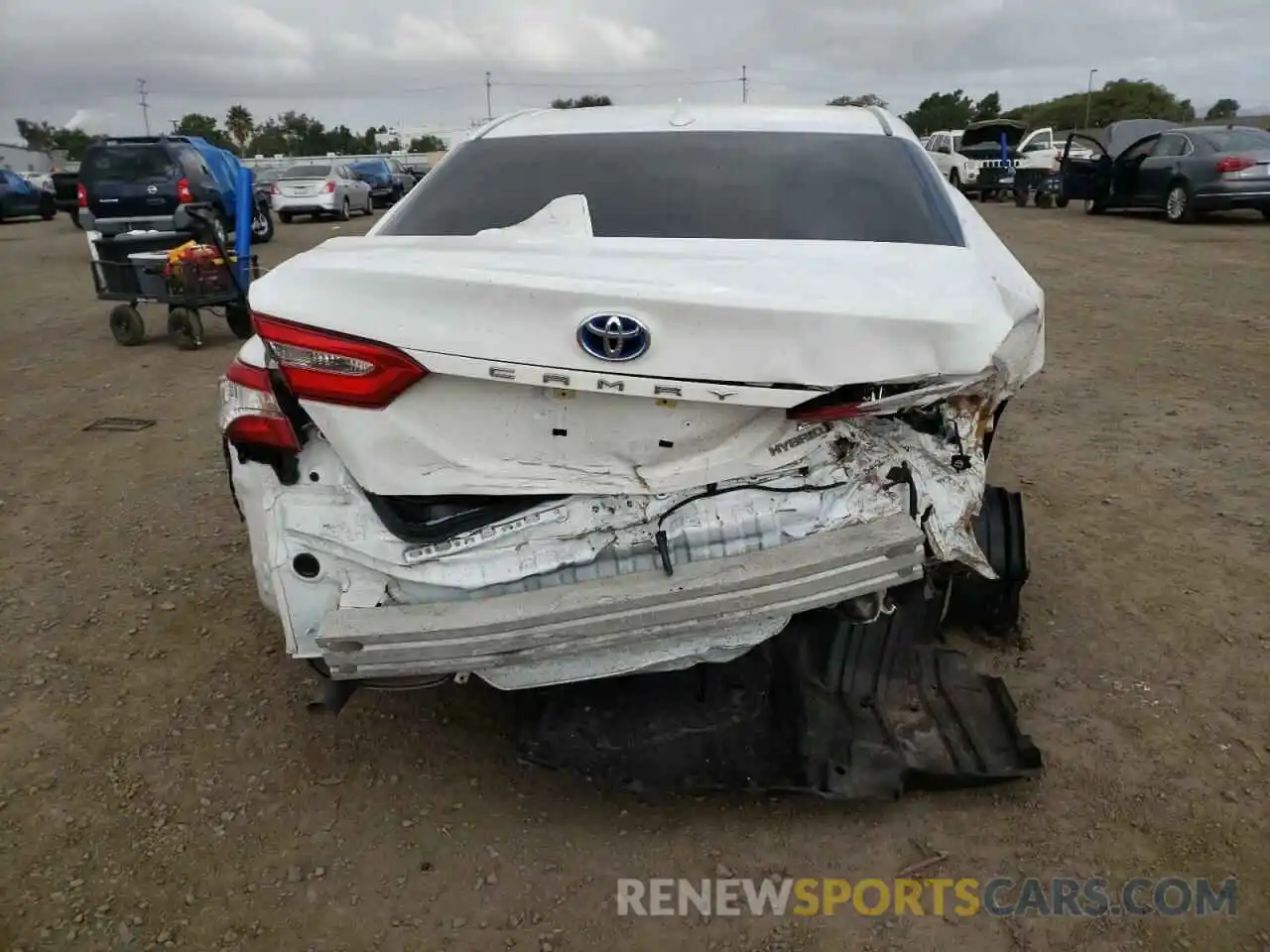 6 Photograph of a damaged car 4T1C31AK7LU015386 TOYOTA CAMRY 2020