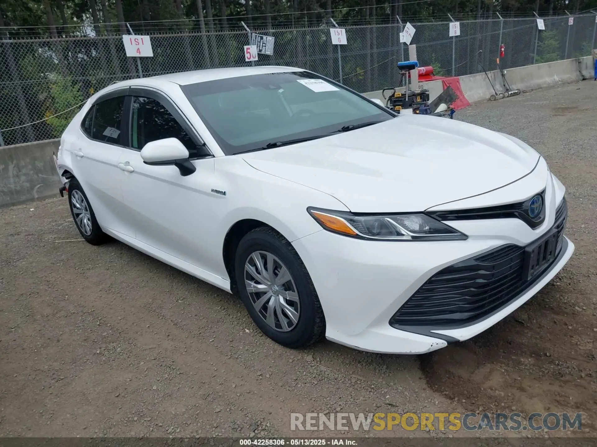 1 Photograph of a damaged car 4T1C31AK7LU018157 TOYOTA CAMRY 2020