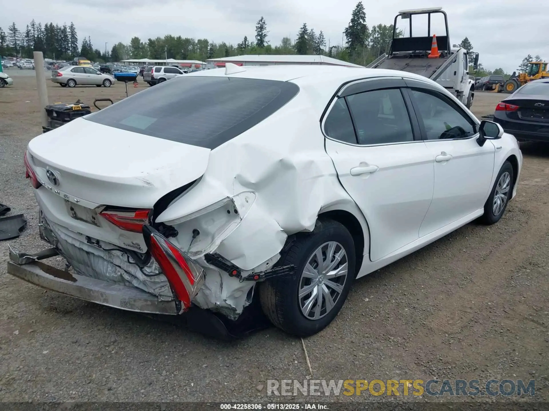 4 Photograph of a damaged car 4T1C31AK7LU018157 TOYOTA CAMRY 2020