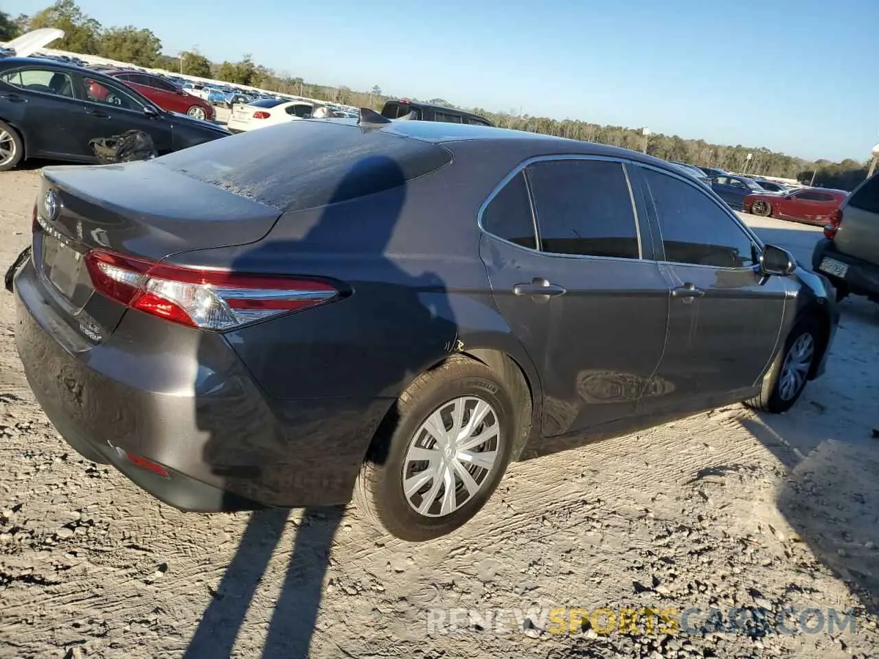 3 Photograph of a damaged car 4T1C31AK8LU013999 TOYOTA CAMRY 2020