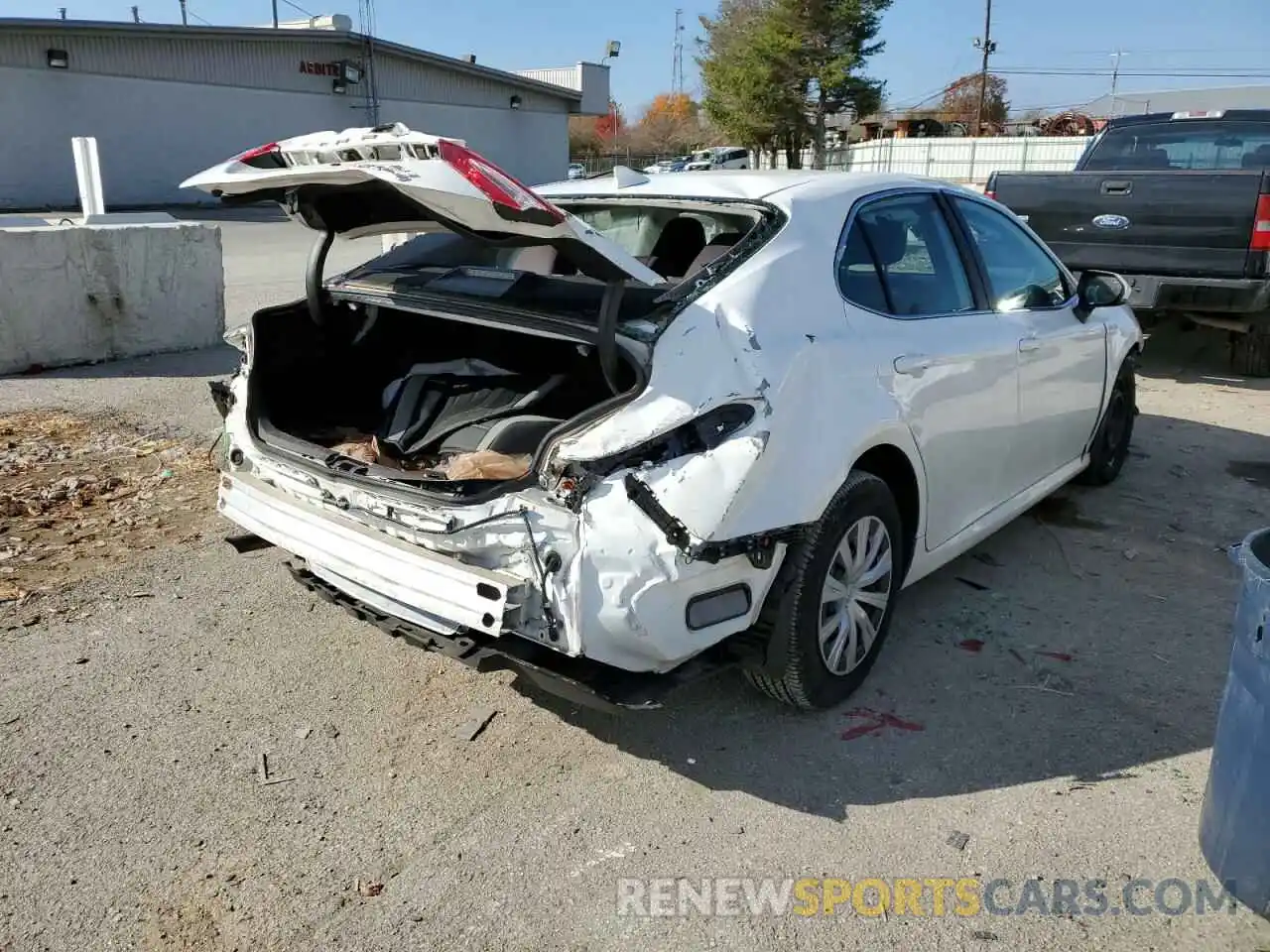 4 Photograph of a damaged car 4T1C31AK8LU540814 TOYOTA CAMRY 2020