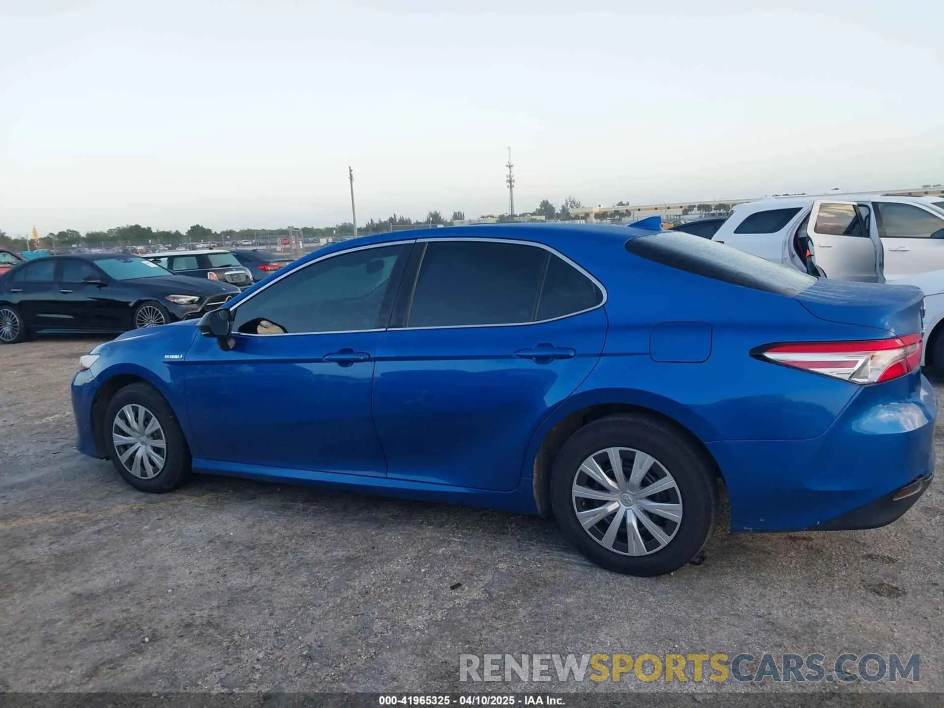 14 Photograph of a damaged car 4T1C31AK9LU016815 TOYOTA CAMRY 2020