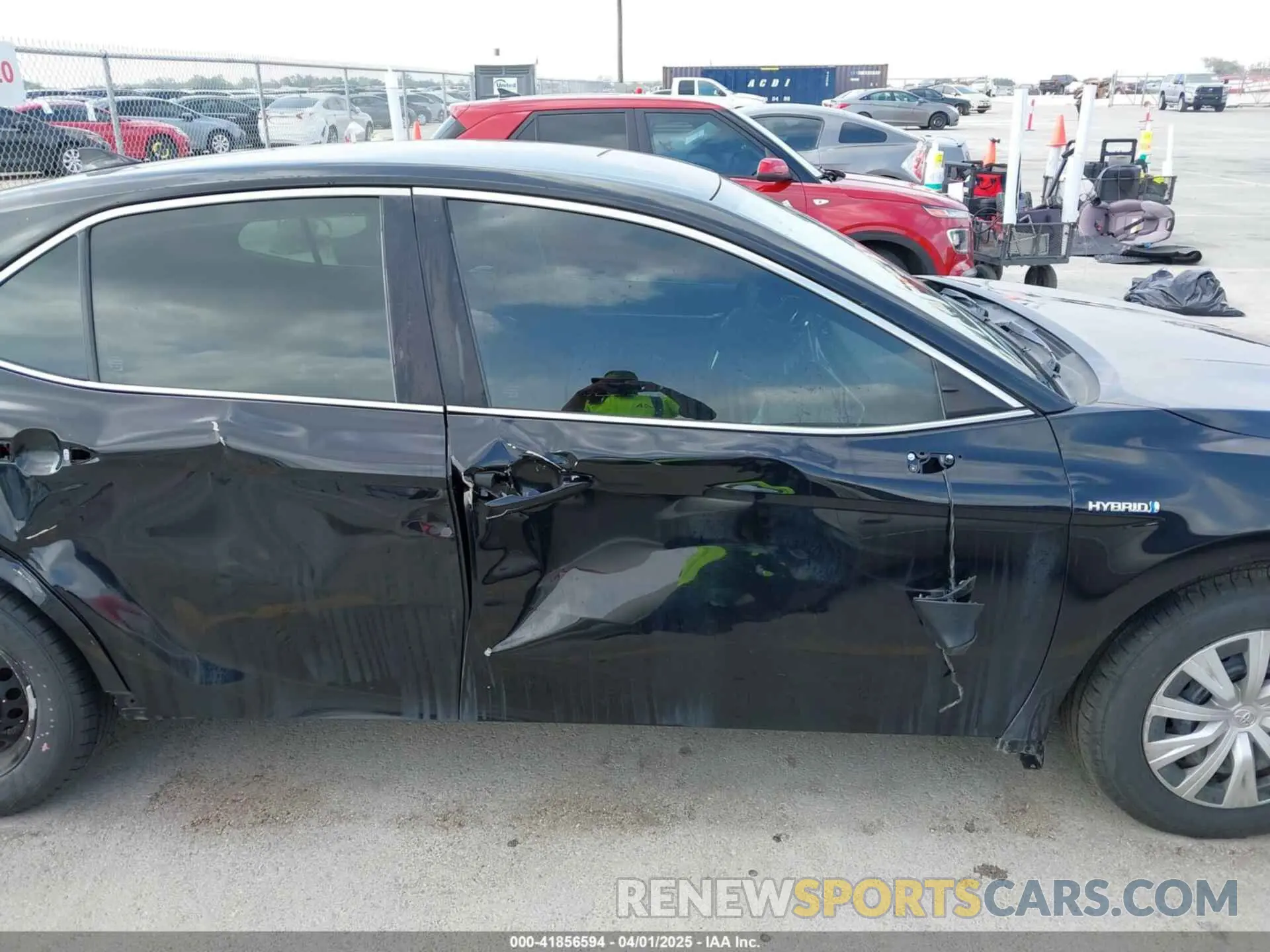 19 Photograph of a damaged car 4T1C31AK9LU019648 TOYOTA CAMRY 2020