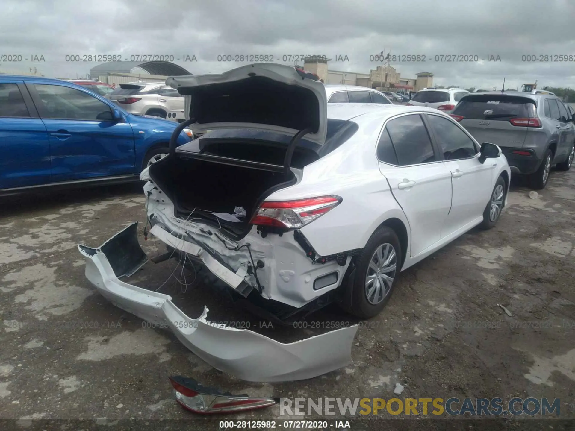 4 Photograph of a damaged car 4T1C31AK9LU533600 TOYOTA CAMRY 2020