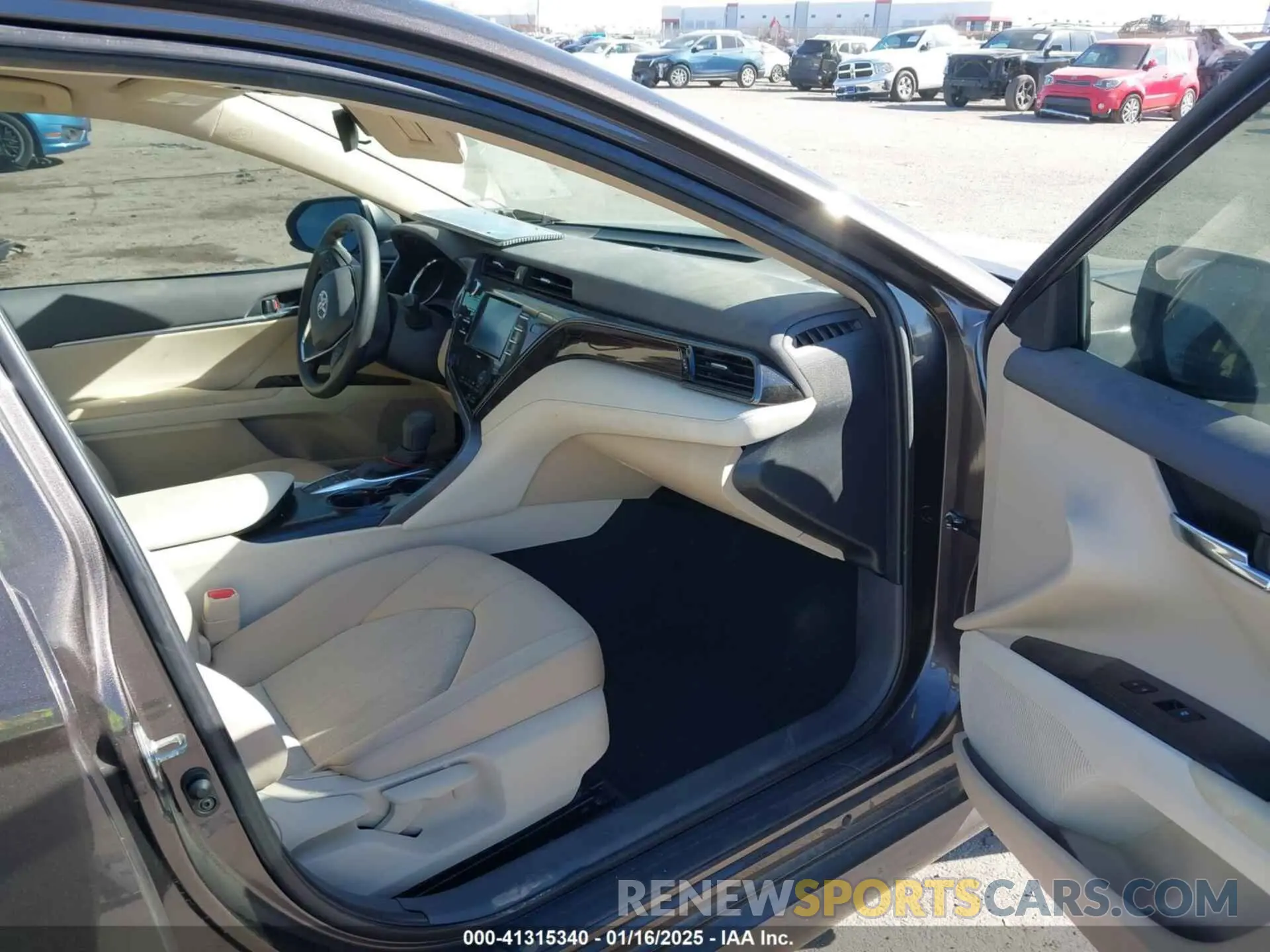 5 Photograph of a damaged car 4T1C31AKXLU011400 TOYOTA CAMRY 2020