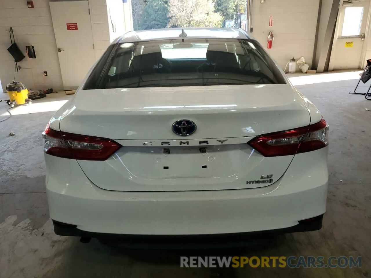 6 Photograph of a damaged car 4T1C31AKXLU011719 TOYOTA CAMRY 2020