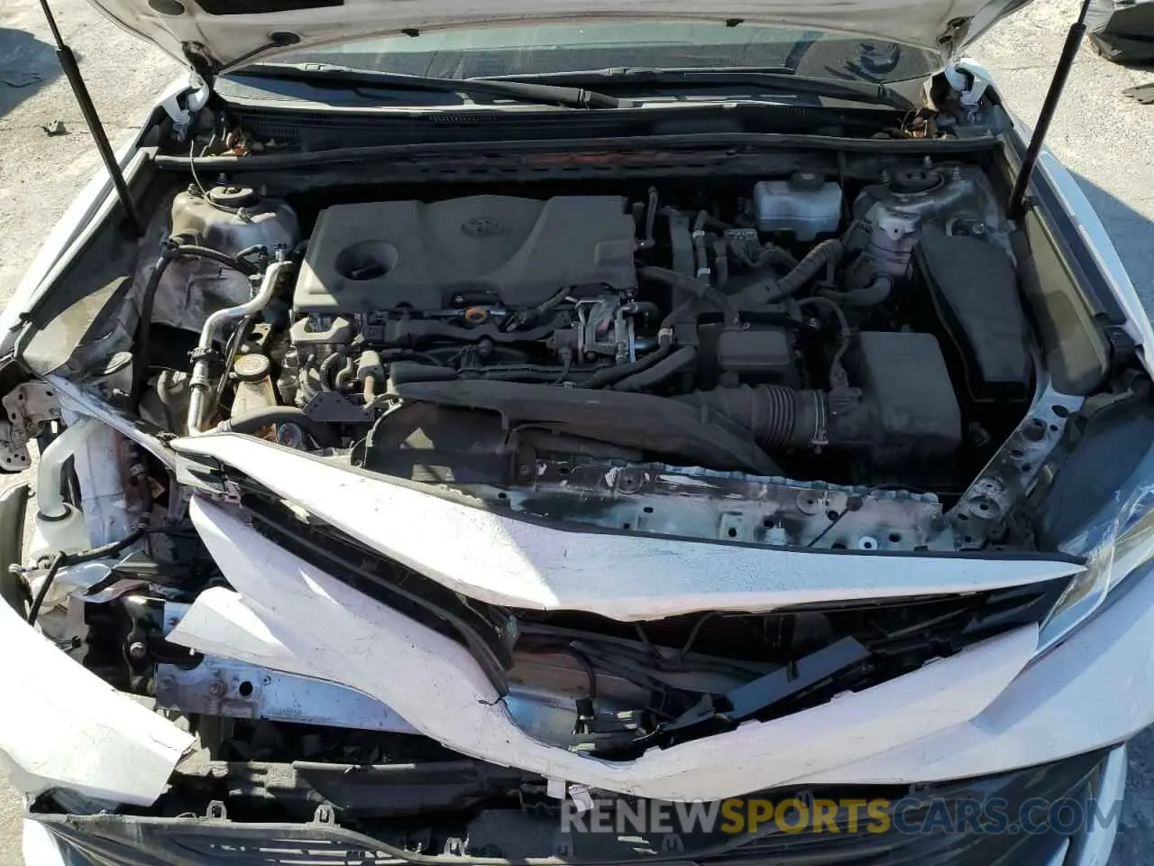 11 Photograph of a damaged car 4T1C31AKXLU526526 TOYOTA CAMRY 2020