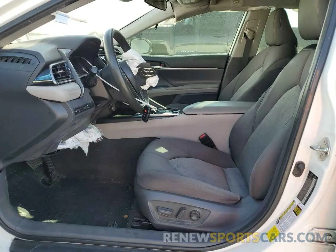 7 Photograph of a damaged car 4T1C31AKXLU526526 TOYOTA CAMRY 2020