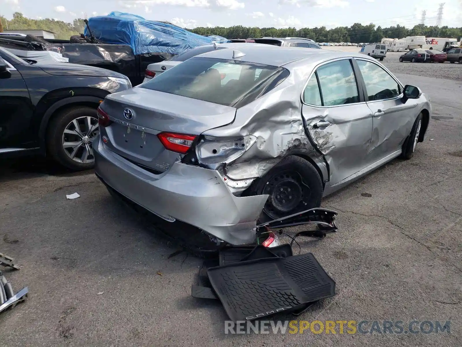 4 Photograph of a damaged car 4T1E31AK0LU533039 TOYOTA CAMRY 2020