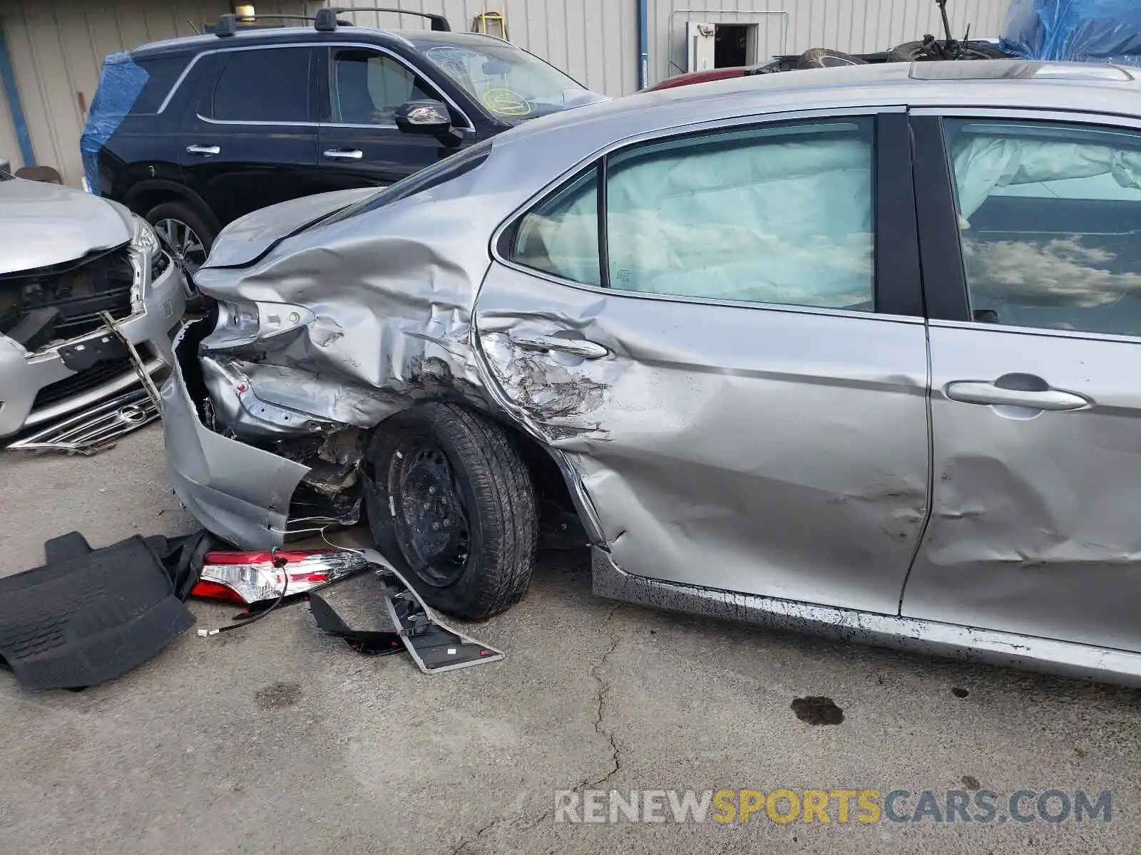 9 Photograph of a damaged car 4T1E31AK0LU533039 TOYOTA CAMRY 2020