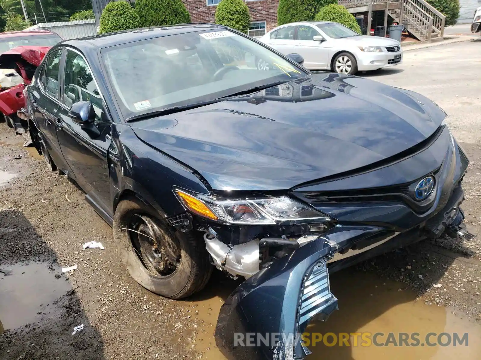 1 Photograph of a damaged car 4T1E31AK1LU532398 TOYOTA CAMRY 2020