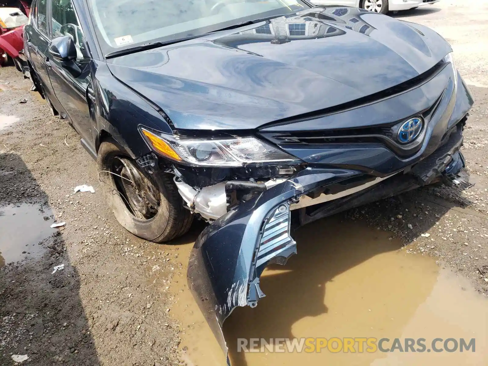 9 Photograph of a damaged car 4T1E31AK1LU532398 TOYOTA CAMRY 2020