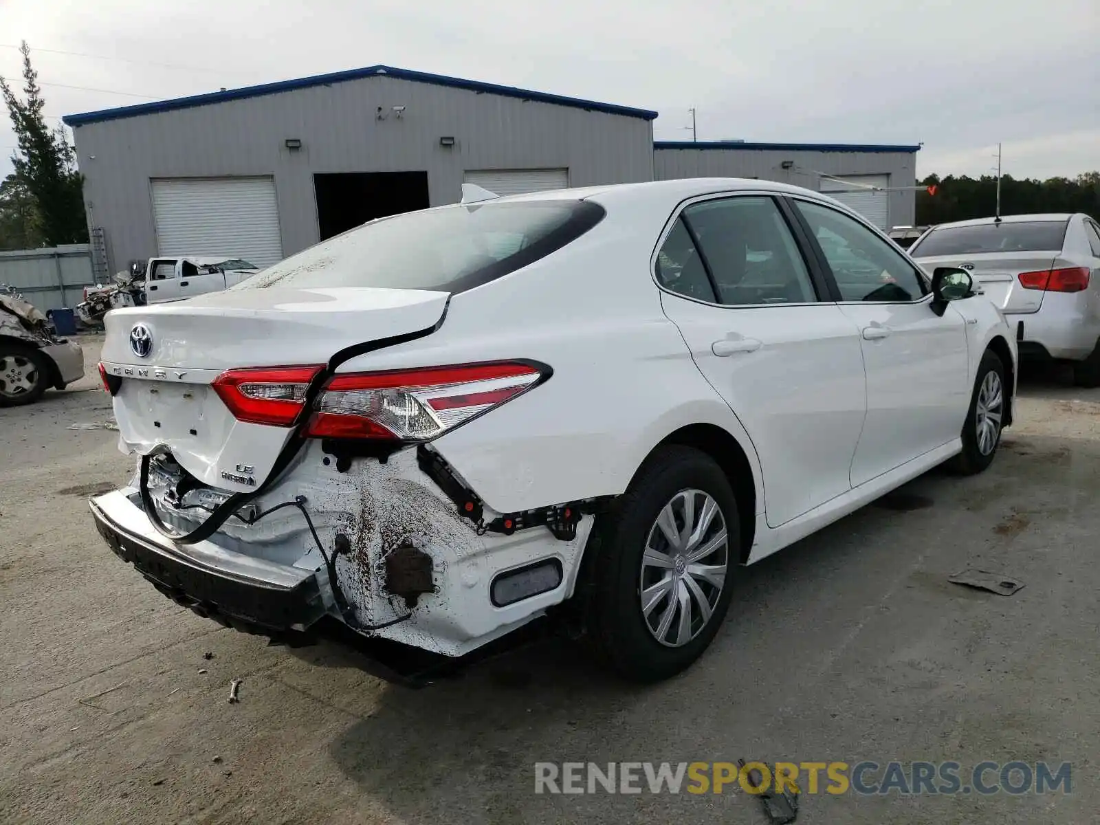 4 Photograph of a damaged car 4T1E31AK2LU014736 TOYOTA CAMRY 2020