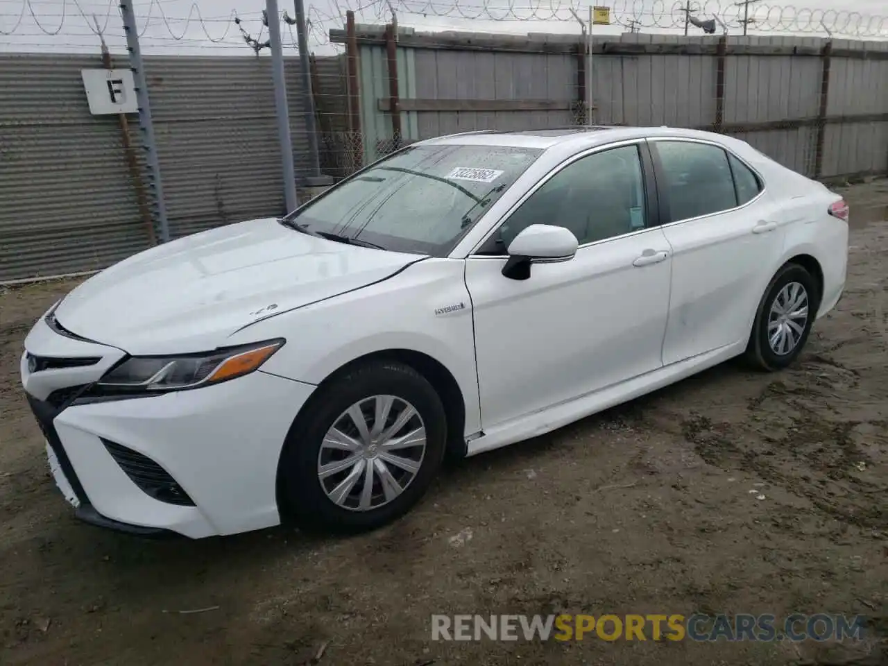 1 Photograph of a damaged car 4T1E31AK5LU011569 TOYOTA CAMRY 2020