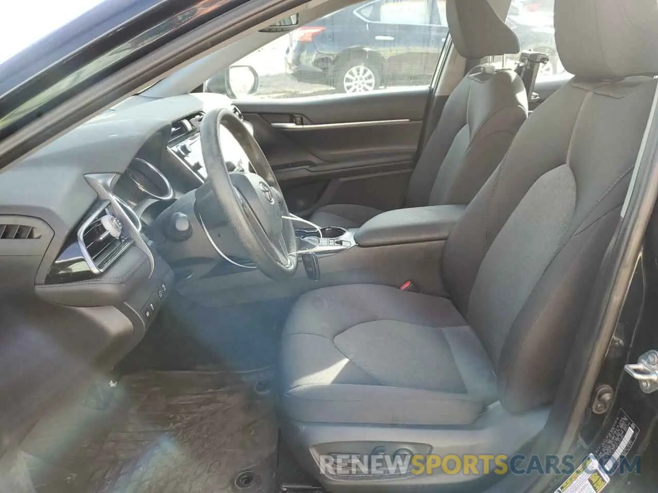 7 Photograph of a damaged car 4T1E31AK7LU015994 TOYOTA CAMRY 2020